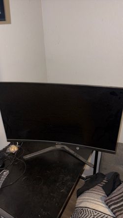 Monitor 27”