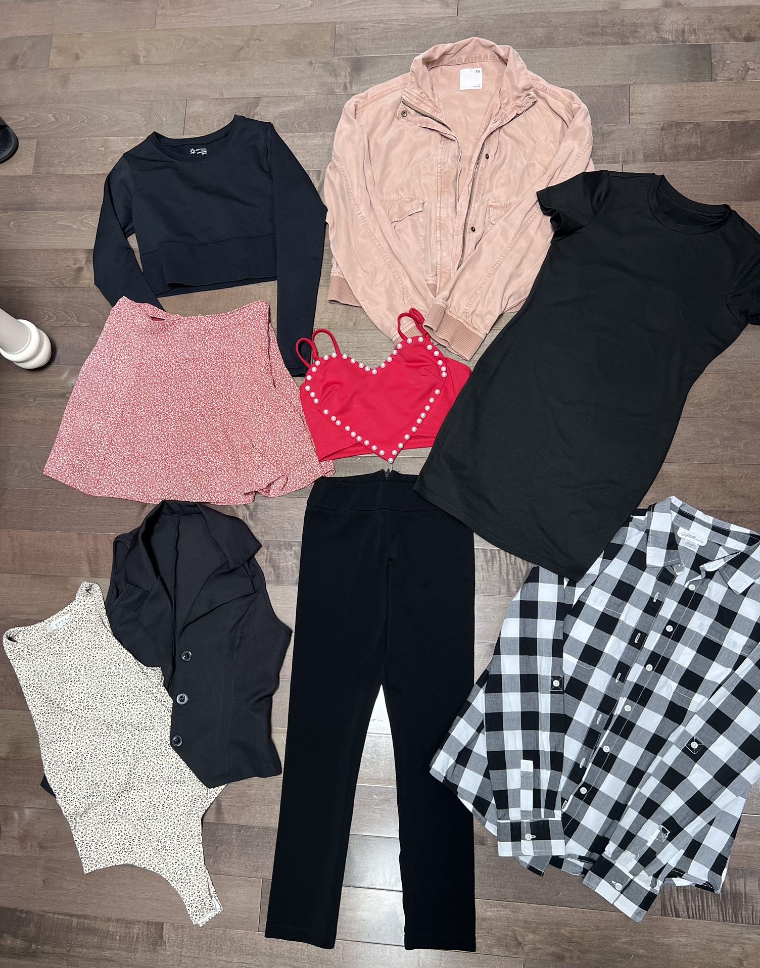 Women’s Or Teenage Girl Clothing Lot