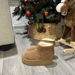 UGG platform mini