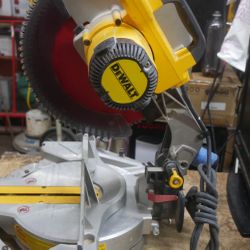 DEWALT  12" COMPOUND MITER SAW DWS715 USED 882333-1 
