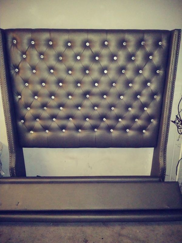 Queen size bed frame for Sale in San Antonio, TX OfferUp