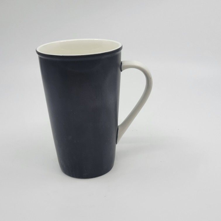Starbucks 2010 Matte Black Latte Mug 16oz. Pre-owned, good shape, please 
see photos for details. It is 5 7/8" tall, weight 1lb 2oz plus shipping 
mat