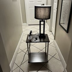 New Side Table Whit USB / Plug 🔌 Charge Station ( Decor Not Included