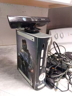 Xbox 360 Console with Halo Skin and Kinect