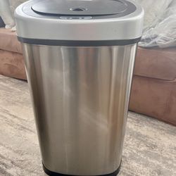 Ninestar - Touchless Trashcan