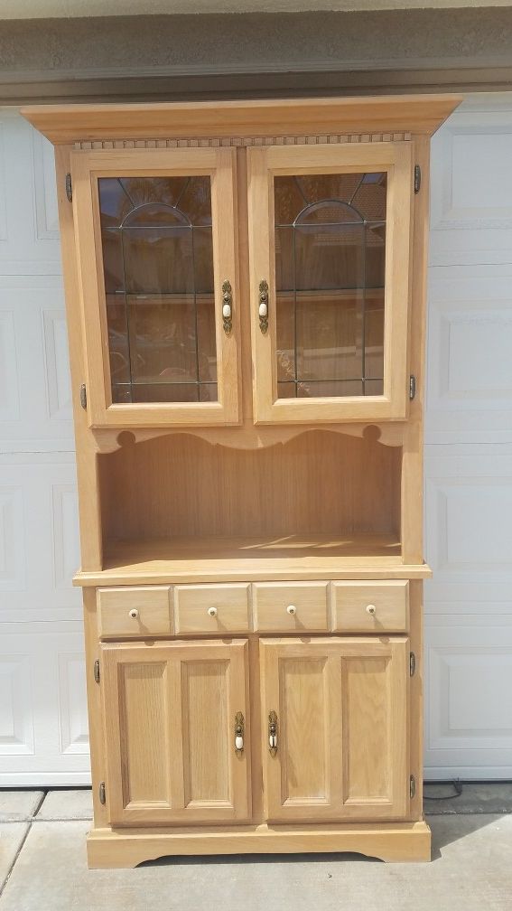 Lighted hutch