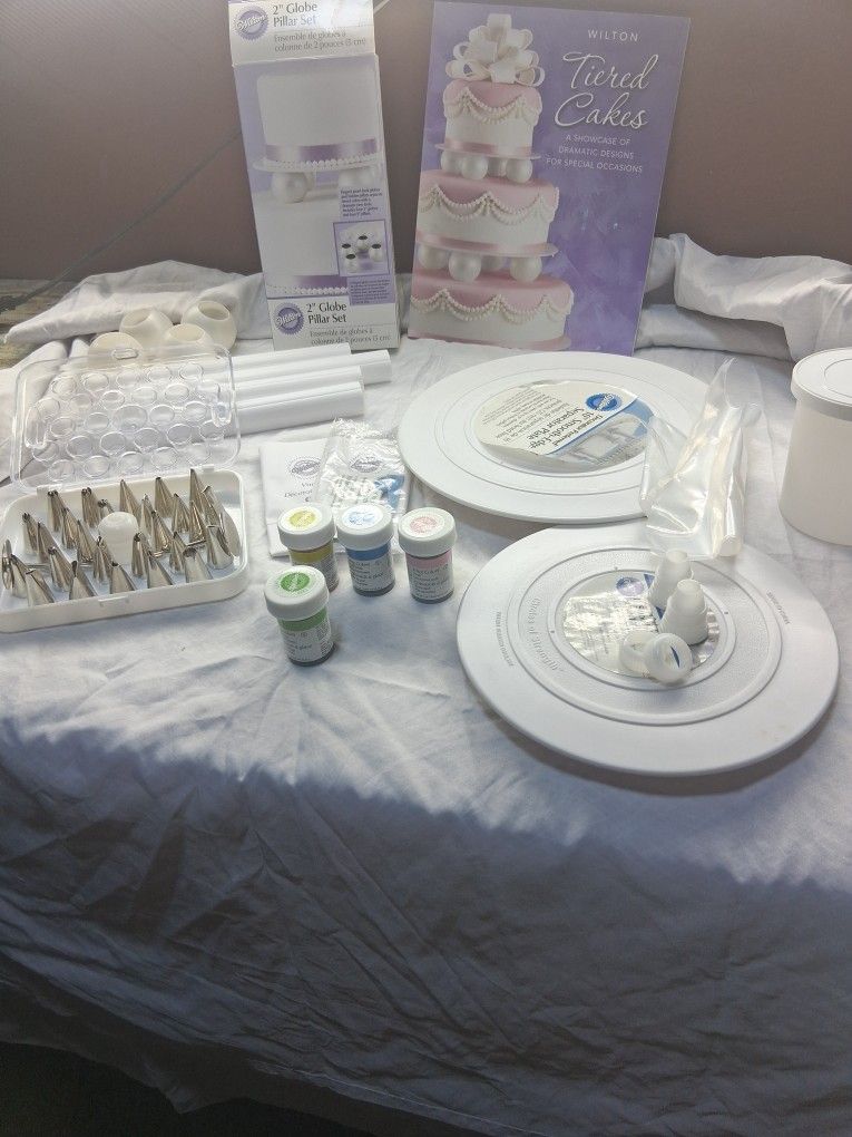 Wilton Brand Cake Decorating Kit