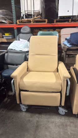 Mobile BARIATRIC chair reclines has side table mint condition mobile very sturdy