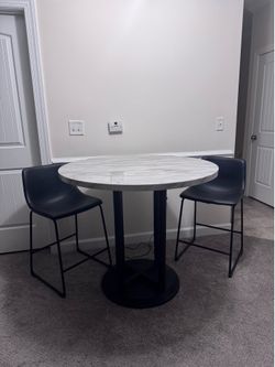 Dining table w/ 2 chairs