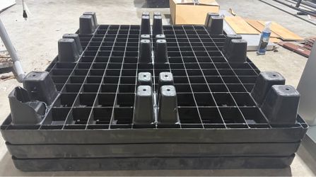Heavy Duty Plastic Shipping Pallets 48”x40” – Commercial Warehouse Grade (3 Available)