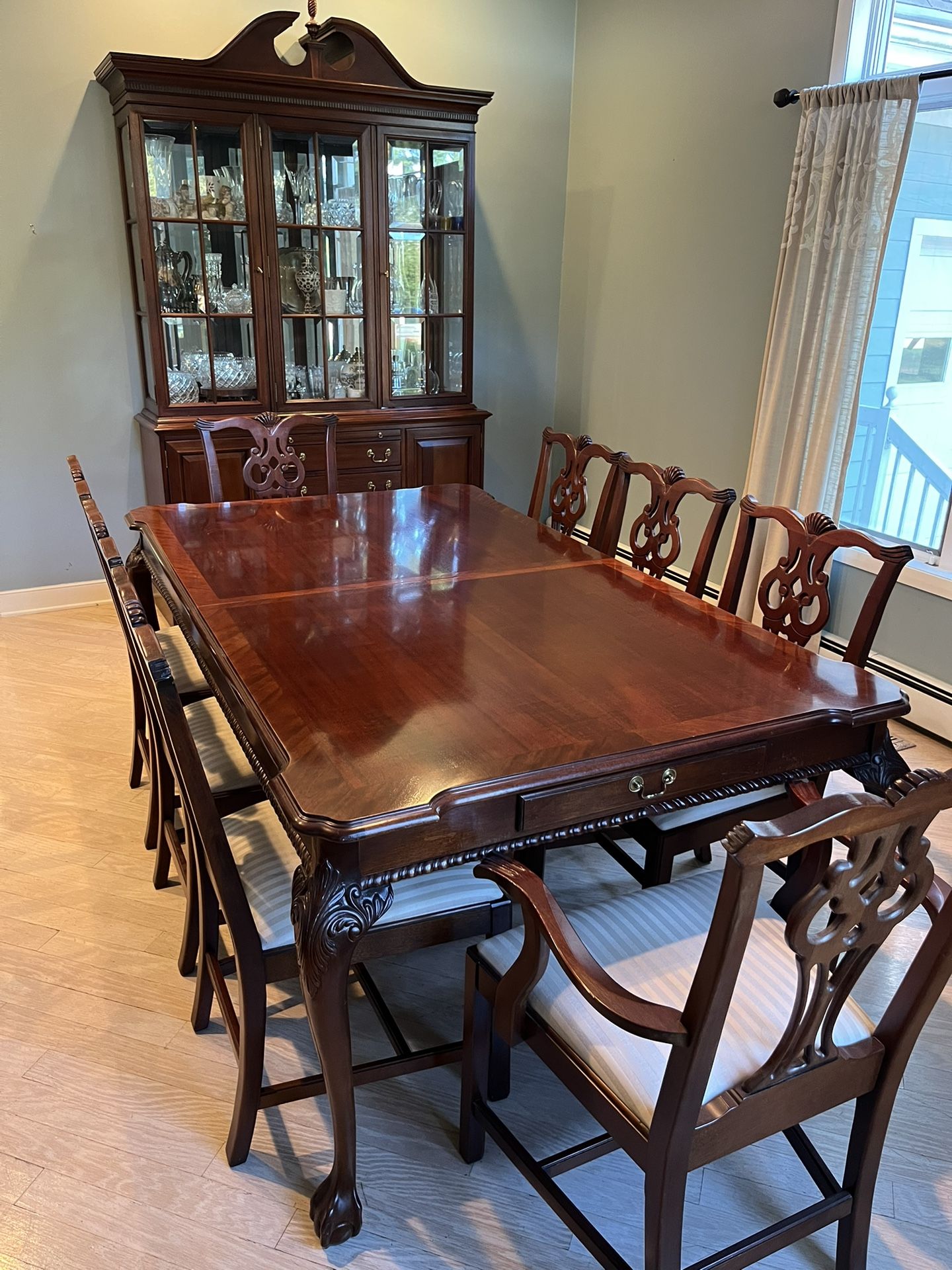 BEAUTIFUL Dining Room Set! ~ Extension Table w/ end drawers, 8 Cushioned Chairs (1 armed), Table Pad, 1 Leaf w/ Pad, China Cabinet