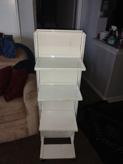 Display shelf with wheels