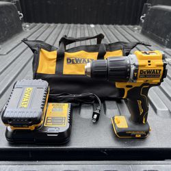 NEW DEWALT ATOMIC 20V Lithium-Ion Cordless 1/2 in. Compact Hammer Drill w/3.0Ah Battery, Charger & Bag