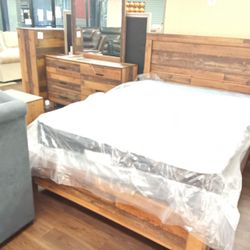 New 4-Piece Queen Bedroom Set Queen Bed Frame Dresser Mirror And Night Stand