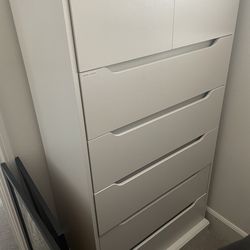 Modern White 7-Drawer Dresser / Tall Storage Cabinet – Like New