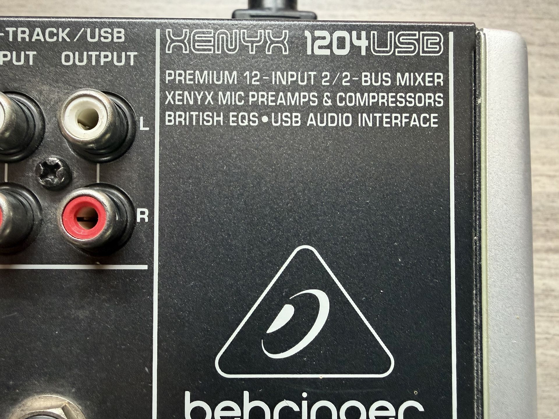 Behringer XENYX 1204USB 12-Input Mixer 2⁄2-Bus Premium Xenyx with