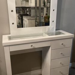 Vanity Desk With Mirror