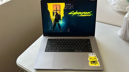 MacBook Pro M1 w/ 16GB Ram & 1TB SSD