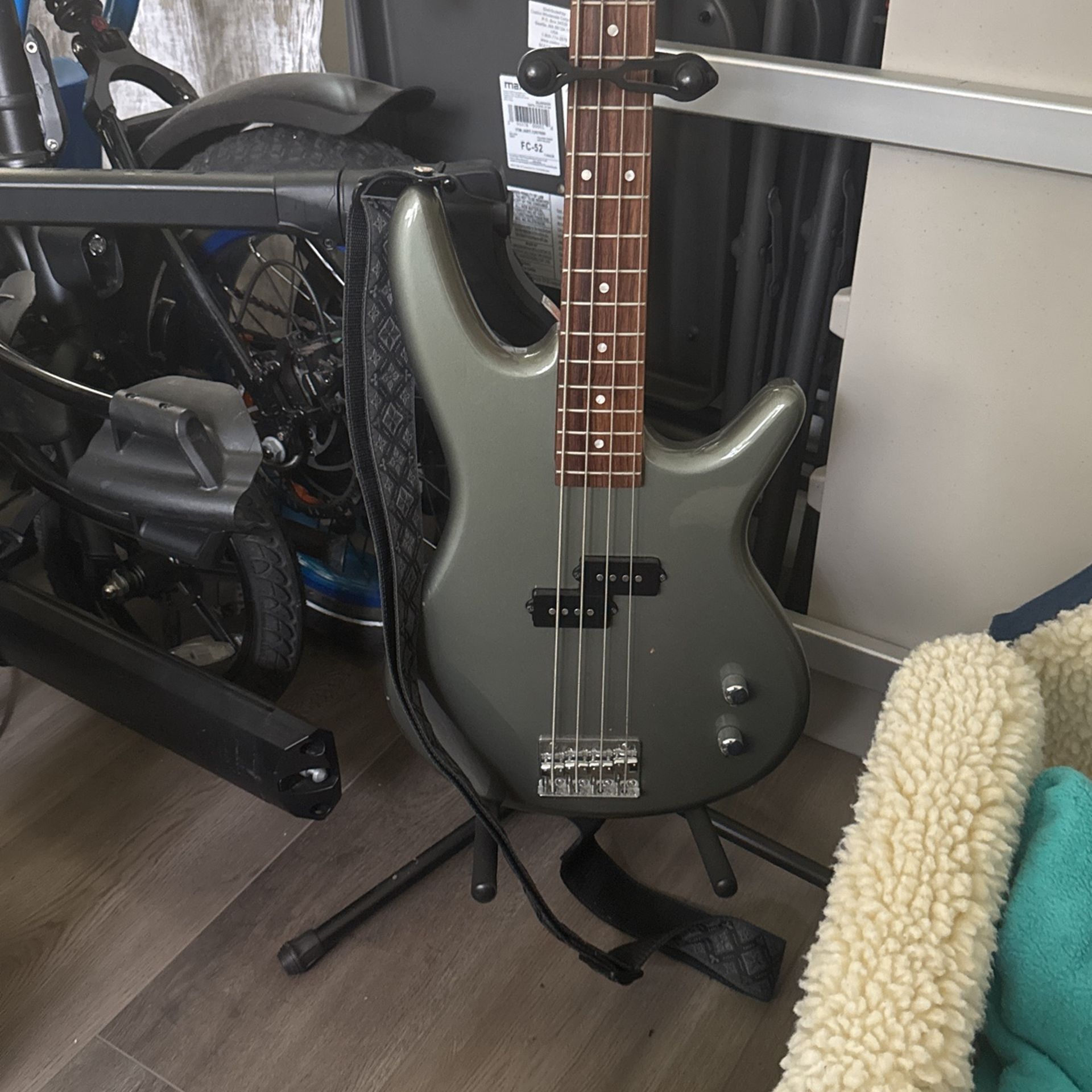 Ibanez Bass Guitar ๐ธ