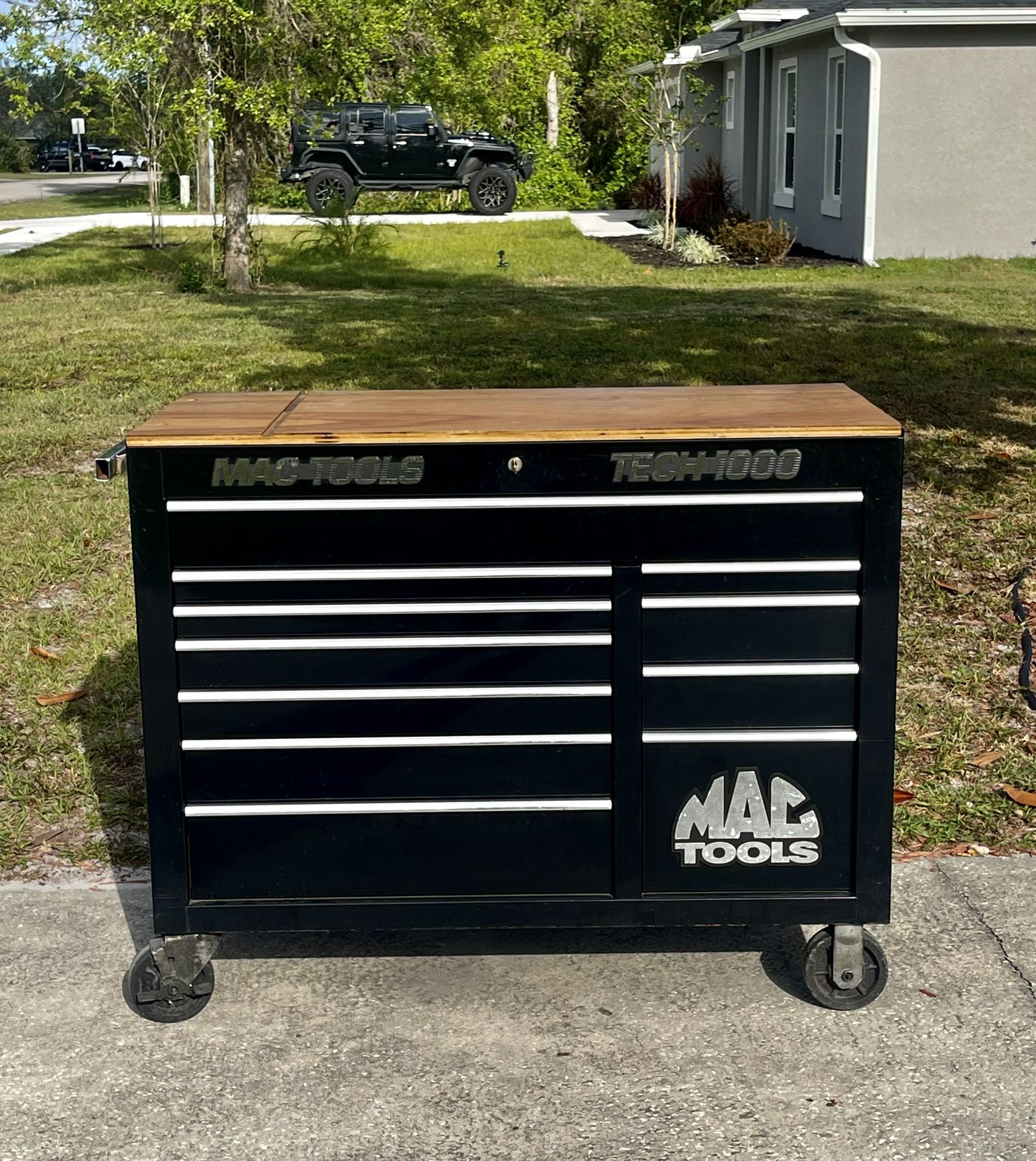 Mac Tools Tech 1000 tool box- USA great condition with key