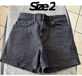Woman’s shorts size 2