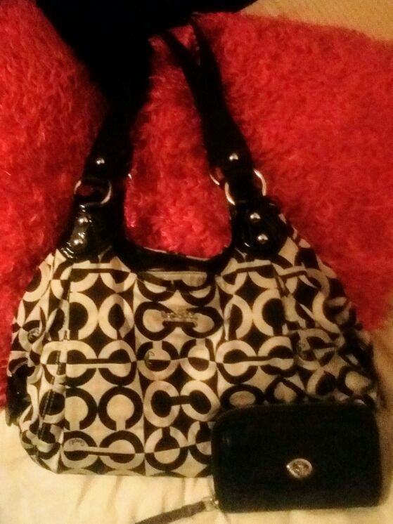 Coach L0971-14581 Purse - Ivory and Black Signature Fabric with Purple Liner &&& ALL BLACK MATCHING COACH WALLET