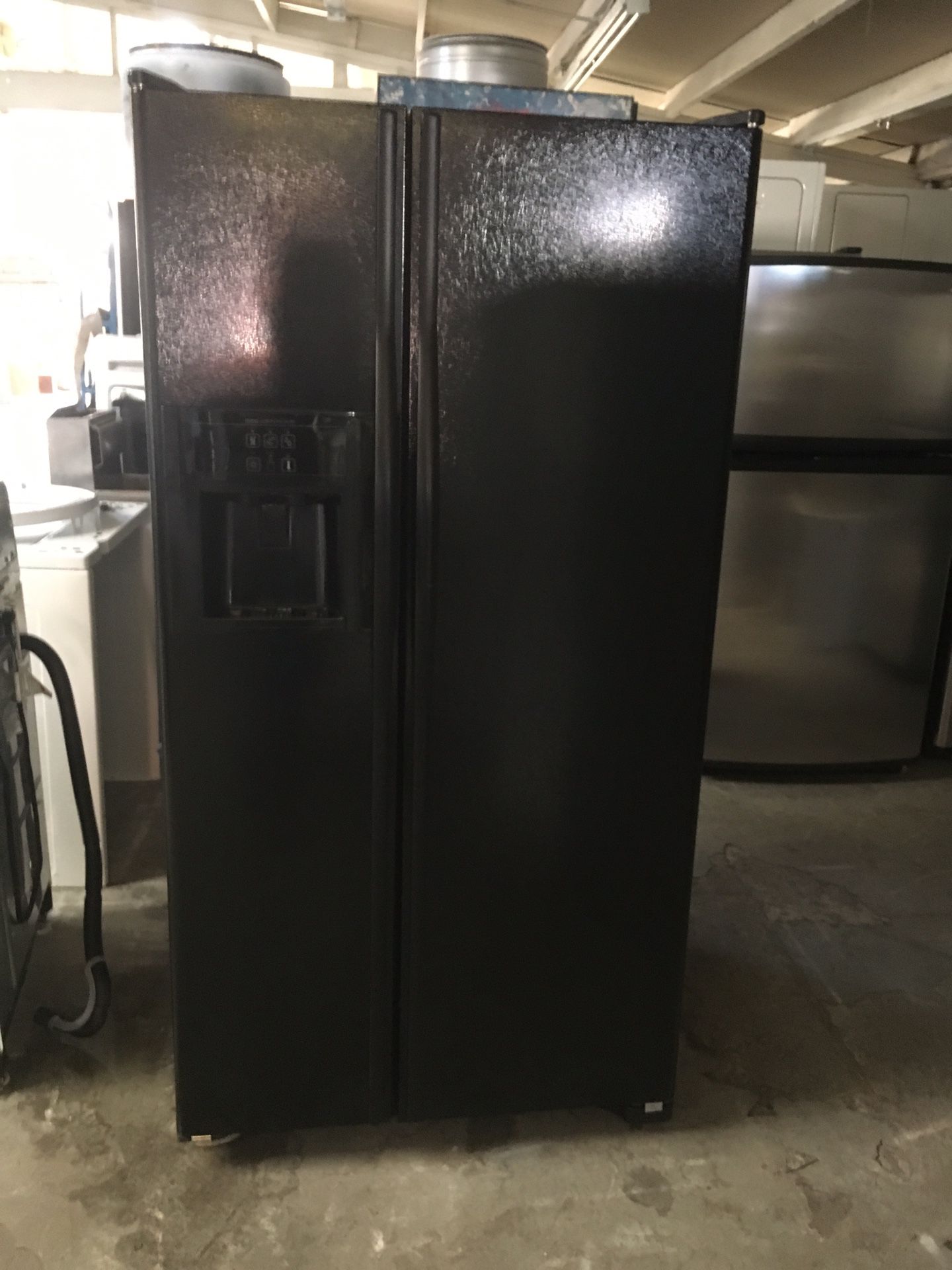 Refrigerator brand JENN-AIR everything is good working condition 90 days warranty