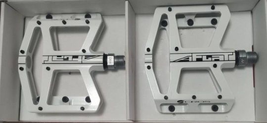 New Acros A - Flat Pedals