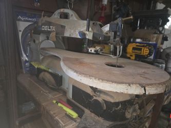 Delta scroll saw with stand