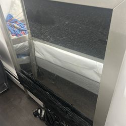 Bedroom Set Comes With 1 Nightstands Chest Dresser With Mirror