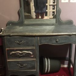 Dresser And Vanity
