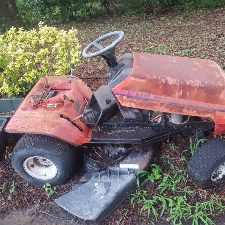 Riding Mower For Parts $200 or Make an offer