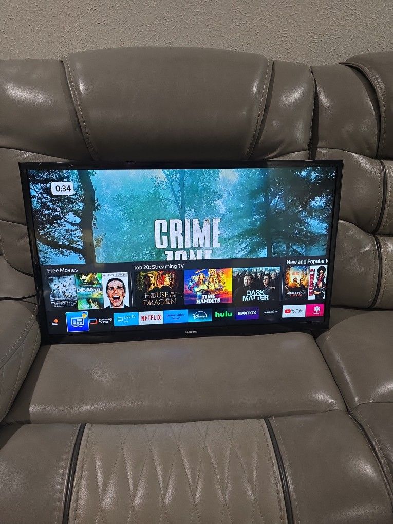 SAMSUNG Smart Tv Very Good Condition Works Perfectly Size 32 Inch