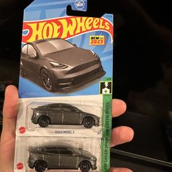 TESLA MODEL Y Hot Wheels Grey 