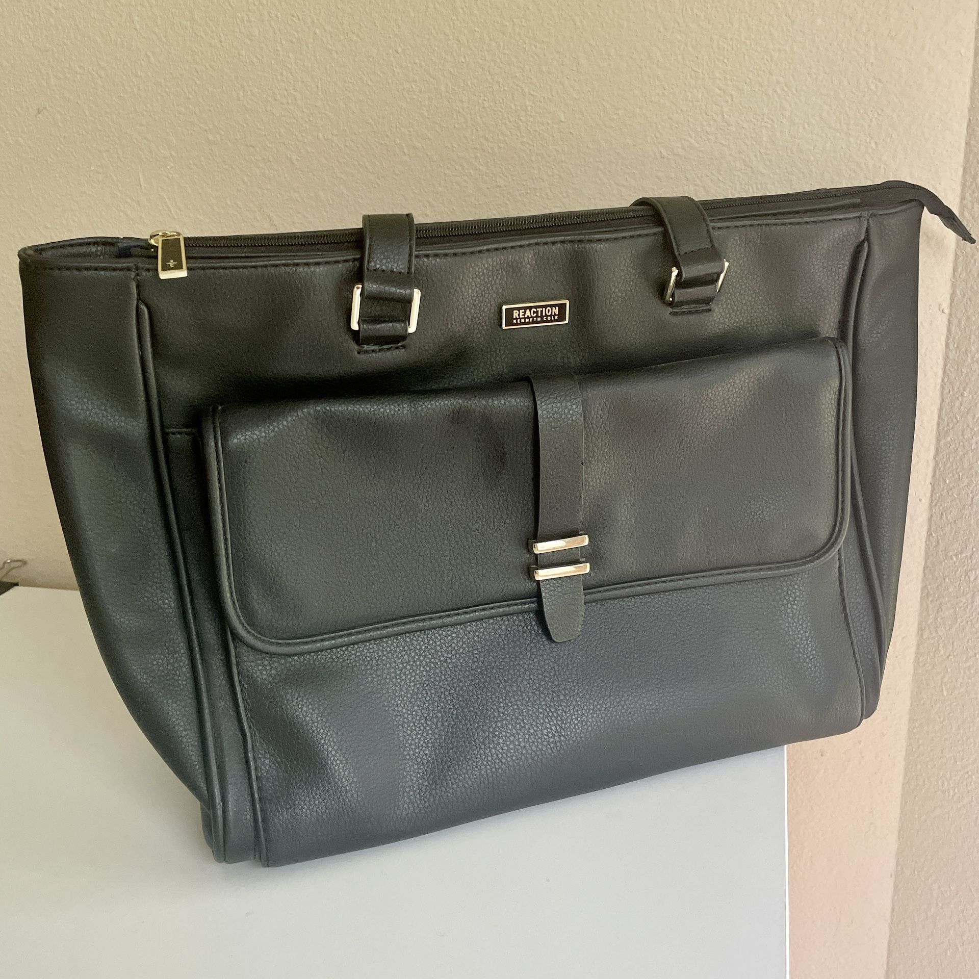 Kenneth Cole Reaction Black Leather Brief Case Laptop Bag Business Messenger Bag