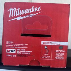 (NEWBOX ) Milwaukee M12 ROVER Multi-Directional Flood Light