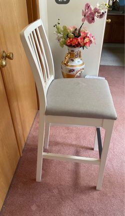 Tall white chairs / Bar stools