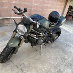 2012 Ducati Monster 1100 EVO