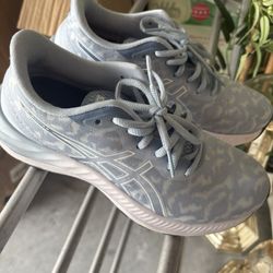 Ladies Running Shoes