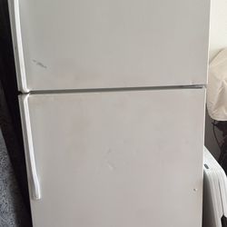 $200 Whirlpool Fridge