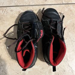 Boys Shaq Sneakers Size 5