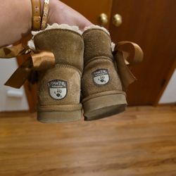 Girls 10.5 Bear Paws 