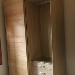 Wardrobe/Armoire