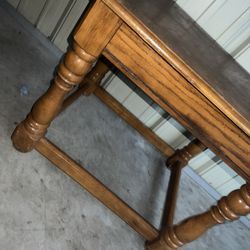 Solid Wood Table 🪵🪑🪑🪵🪑🪵