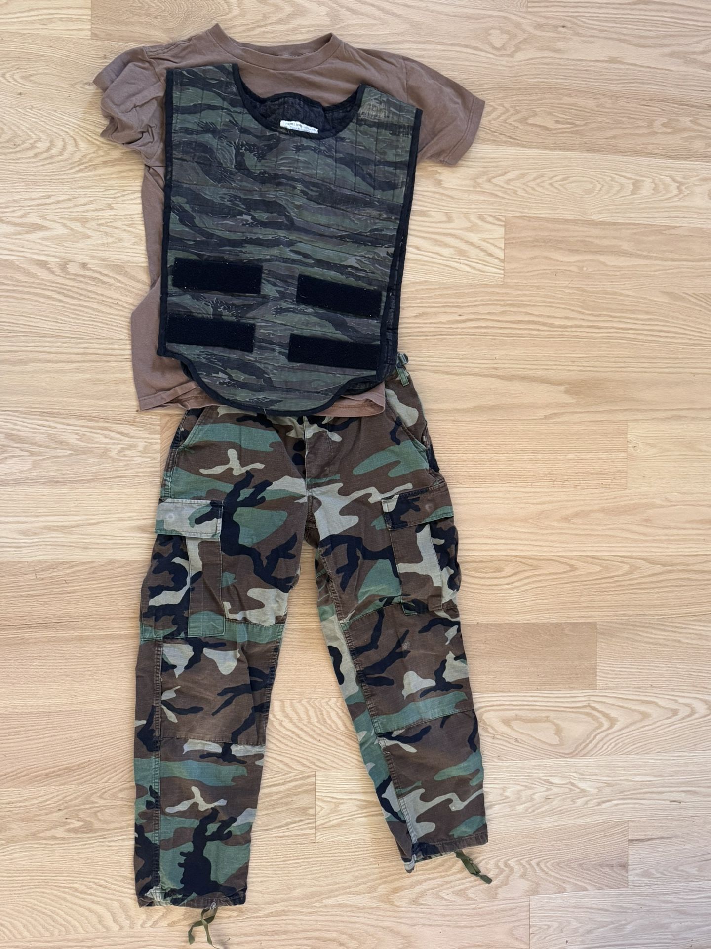 Paintball Outfit-camo Pants, Brown T-shirt And Vest