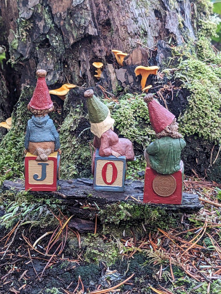 Set of 3 vintage Tom Clark Christmas "JOY" Gnome Figurines Cairn 1989