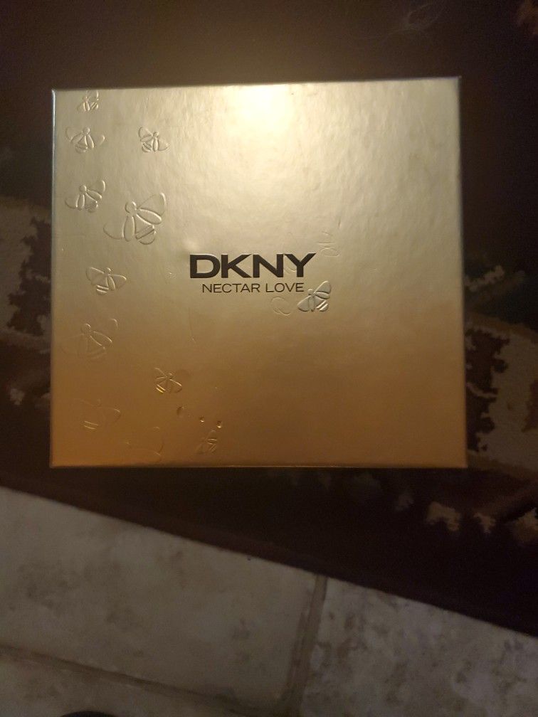 New In Box DKNY PERFUME SET 
