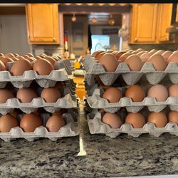 Huevos De Rancho/ Fresh Farm Eggs  