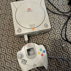 Sega Dreamcast 1 Remote 2 Games