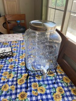 Glass jar with lid 2 gallon